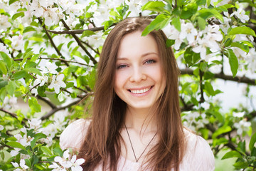 Outdoor portrait of a beautiful woman in spring bloom