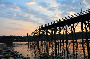 Fototapeta na wymiar Saphan Mon wooden bridge Broken at Sunset time
