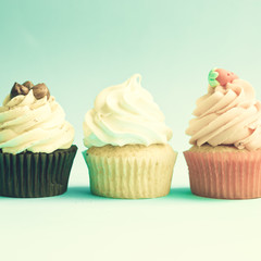 Three vintage cupcakes - 71944588