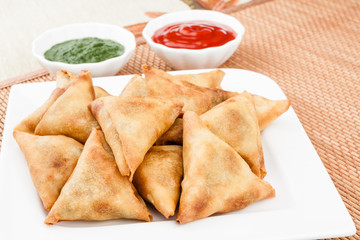 Samosa with Mint Chutney