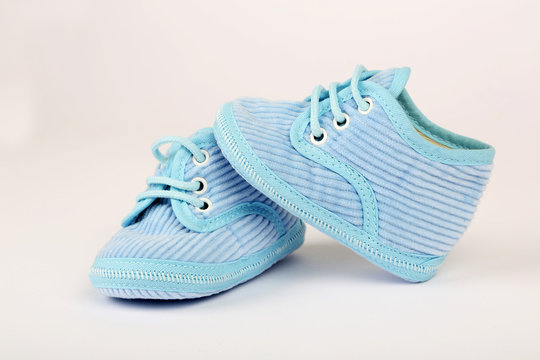 Kleine blaue Schuhe aus Kord