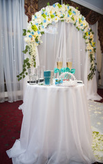Wedding glasses on the table against the background of the arch