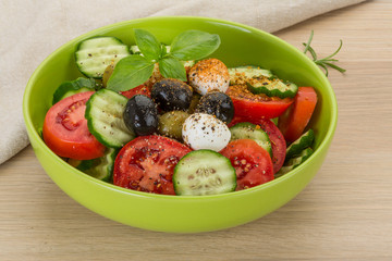 Salad with mozzarella and tomatoes