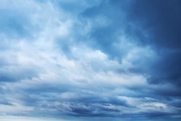 Papier Peint photo autocollant Ciel Ciel bleu foncé avec des nuages, abstrait