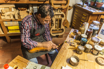 Luthier