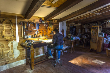 Luthier