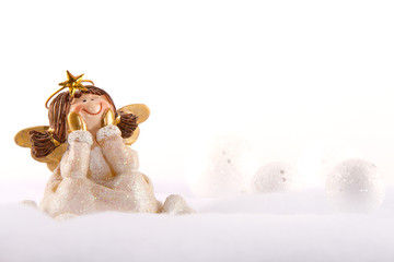 Weihnachtsengel im Schnee