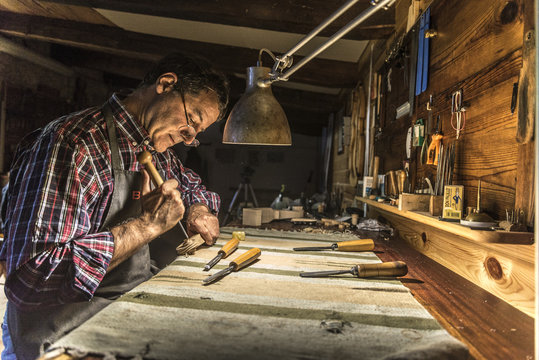 Luthier