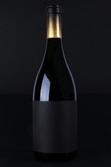 Garrafa de Vinho em Fundo Escuro