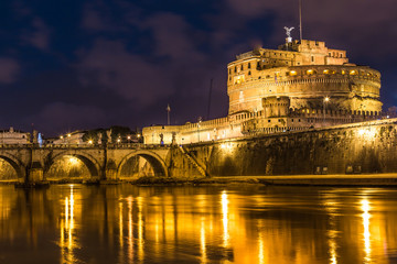 Fototapeta na wymiar The night view of the castle and bridge of Sant'Angelo in Rome,I