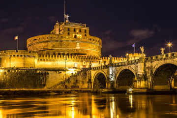 Fototapeta na wymiar The night view of the castle and bridge of Sant'Angelo in Rome,I