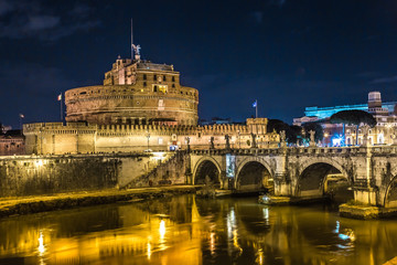 Fototapeta na wymiar The night view of the castle and bridge of Sant'Angelo in Rome,I