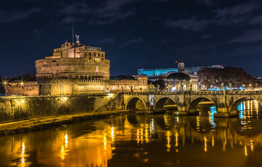 Fototapeta na wymiar The night view of the castle and bridge of Sant'Angelo in Rome,I