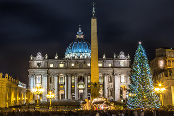 Fototapeta na wymiar view of Basilica di San Pietro, night,Vatican City in Rome, Ital