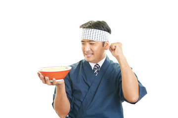 ガッツポーズのラーメン職人