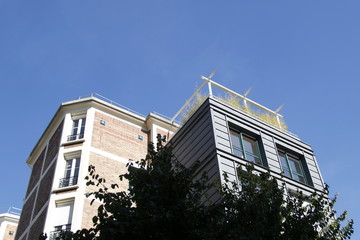 Terrasse sur le toit d'un immeuble à Paris