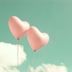 Two pink heart-shaped balloons - 71982528