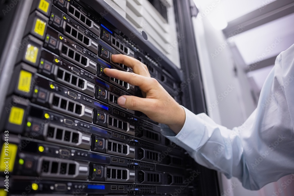 Aufkleber technician working on server tower