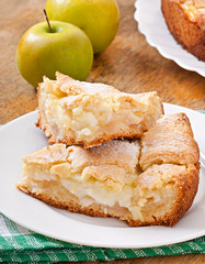 Apple pie with custard