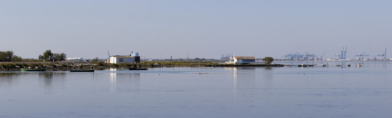 Naklejka premium Embouchure de Fos-sur-Mer en Camargue