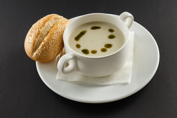 cream soup with bun