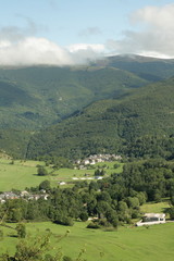 Fototapeta na wymiar Village de montagne,Pyrénées audoises