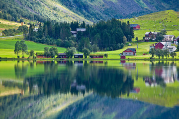 Norway - lake ideal reflection - 72000360