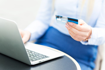 Obraz na płótnie Canvas Woman with laptop and credit card