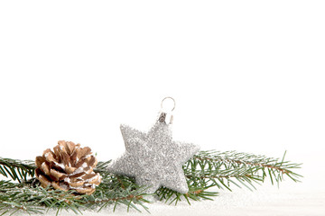 Fototapeta na wymiar Weihnachtsdekoration mit silbernem Stern