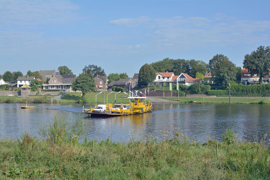 die F&auml;hre von Kessel an der Maas in Limburg