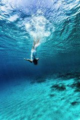Dancing underwater © Anna Om