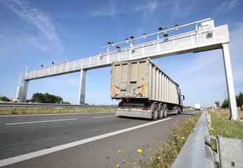 portique, ecotaxe, autoroute, taxe, péage