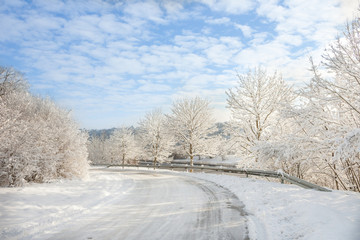 Obraz premium winter wonder land - road under snow