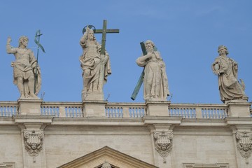 Obraz premium Statue sopra il Vaticano