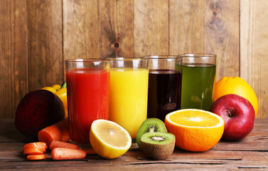 Fruit and vegetable juice in glasses and fresh fruits and