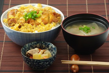 カツ丼定食