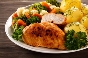 Fried chicken fillets and vegetables