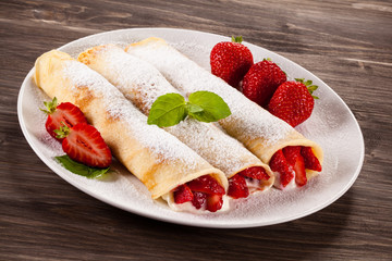 Pancakes with cream and strawberries