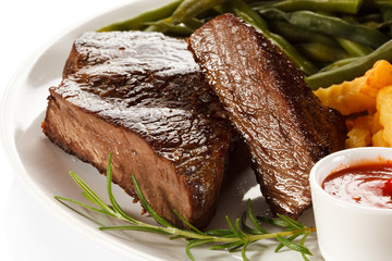 Beefsteak, chips and vegetables