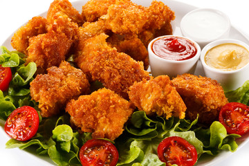 Grilled chicken nuggets and vegetables