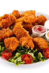 Grilled chicken nuggets and vegetables