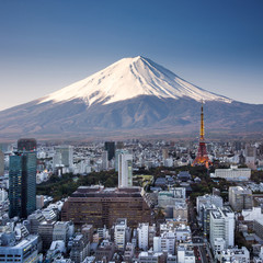 Coucher de soleil vue de dessus de Tokyo avec la photographie surréaliste du mont Fuji. Japon