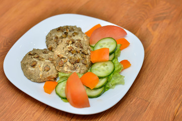 Lentil burgers with fresh vegetables