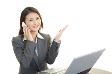 スマートフォンを持つ女性