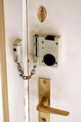 Sicherheitsschloss an einer Wohnungstür