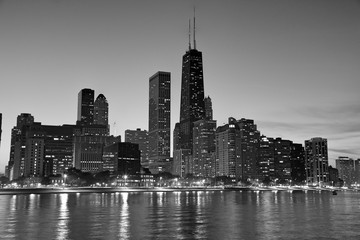 Fototapeta na wymiar Chicago North side at dusk