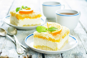 cake with orange, cream cheese and crumbs