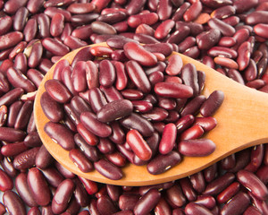 Red kidney beans on wooden spoon