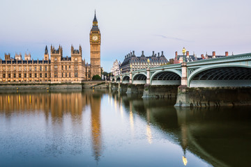 Fototapeta premium Big Ben, Queen Elizabeth Tower and Wesminster Bridge Illuminated