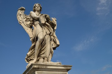 Fototapeta na wymiar Statua dell'angelo